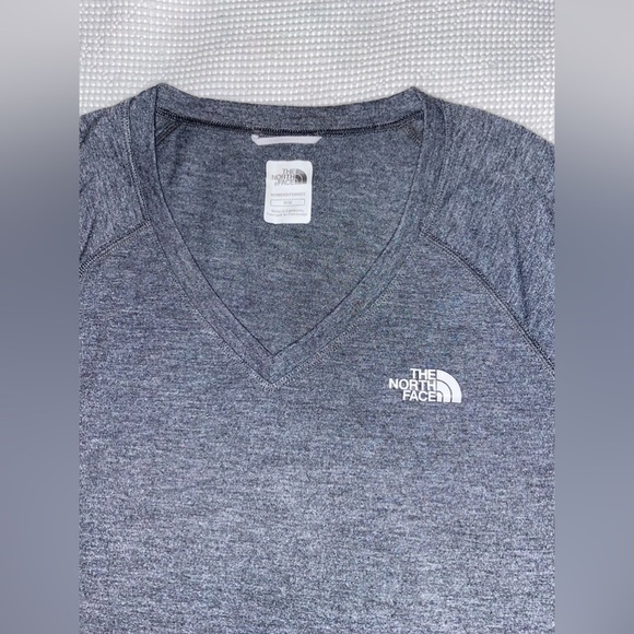 Women’s THE NORTH FACE Vaporwick heather gray T-Shirt size medium - Picture 5 of 8
